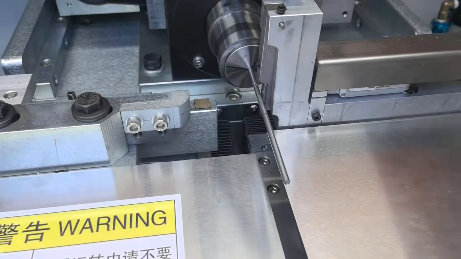 Contact measurement station checking a slender ejector pin